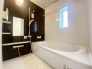 美しく洗練されたデザインの浴室は、居心地の良い空間を提供しリラックスしたシャワータイムを楽しむことができます。また、浴室乾燥機を完備しておりますので、雨の際の洗濯物も比較的安心です
