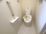 1号棟 落ち着いたトイレは、リラックスできる場所として機能します。緊張やストレスを解消し、心地よい時間を過ごす場所として利用できます。ゆったりとしたトイレの環境は、日常生活での疲れを癒すのに役立ちます。